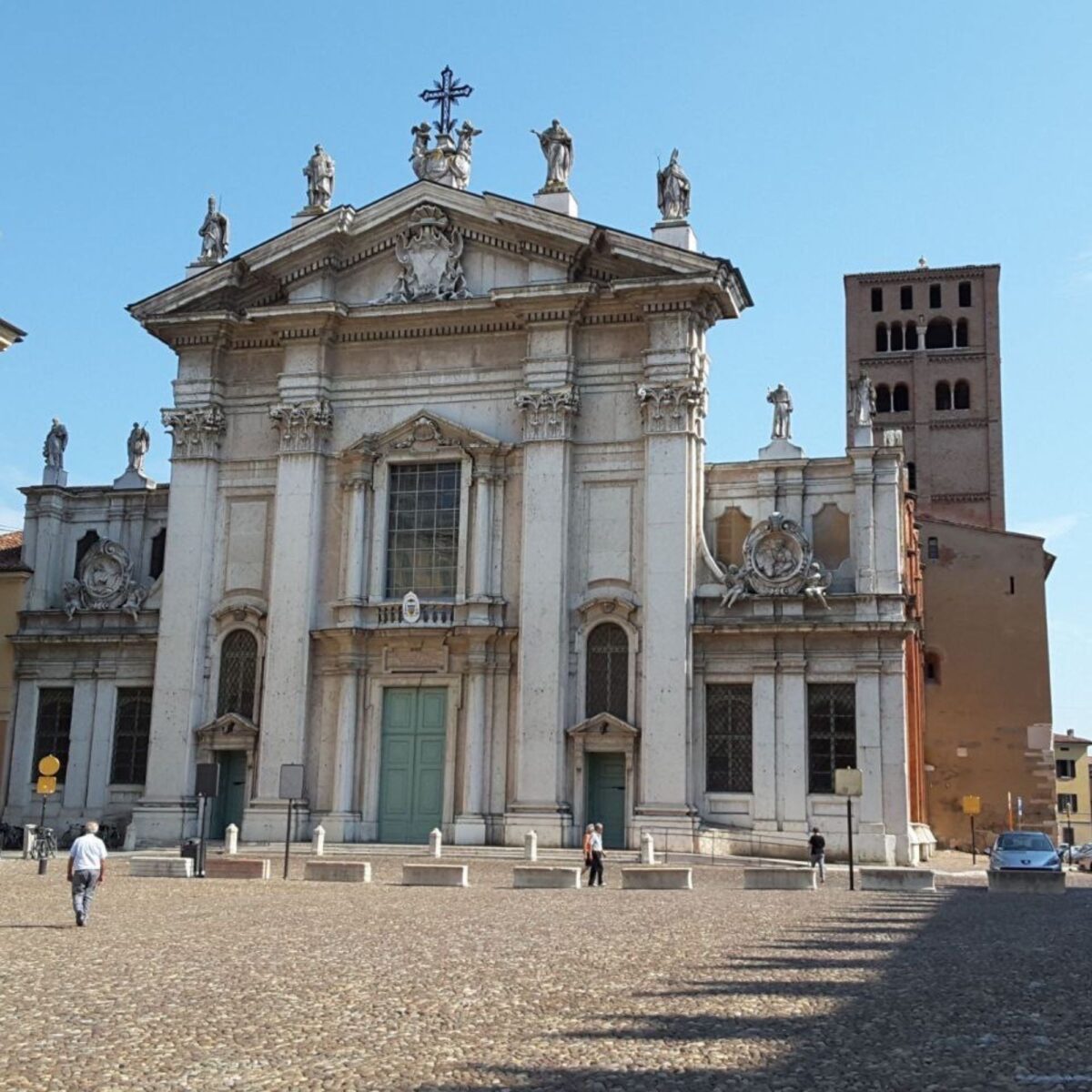 Mantova piazza Sordello e il Duomo